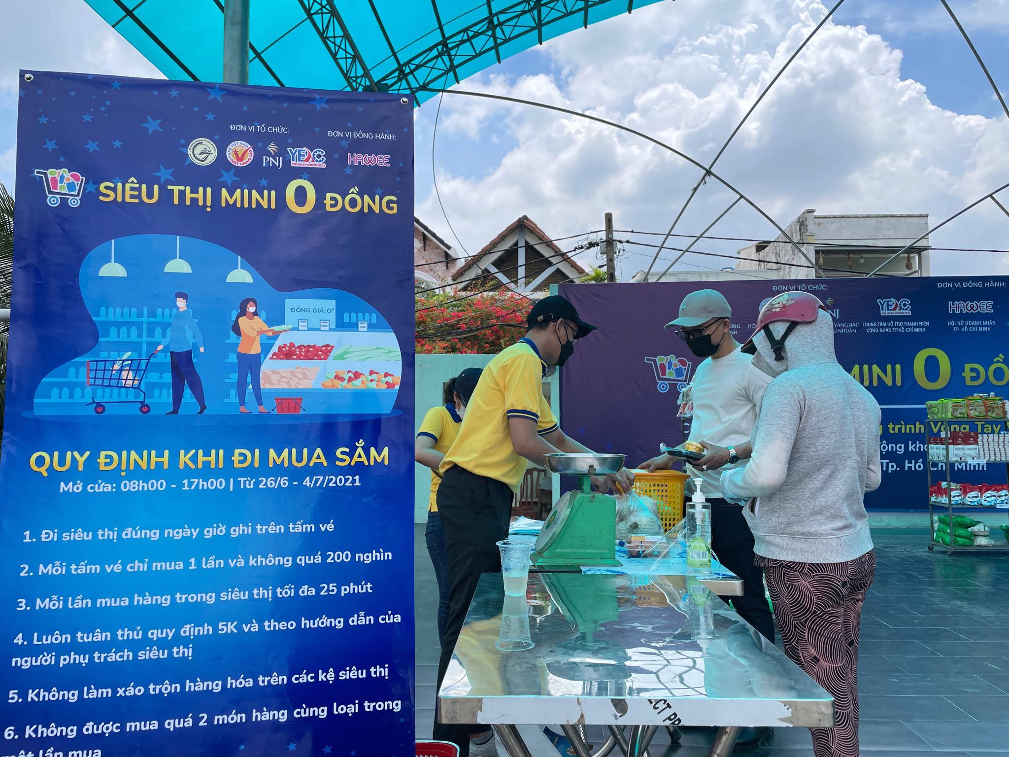 TPHCM: “Siêu thị mini 0 đồng” hỗ trợ người dân vượt qua đại dịch